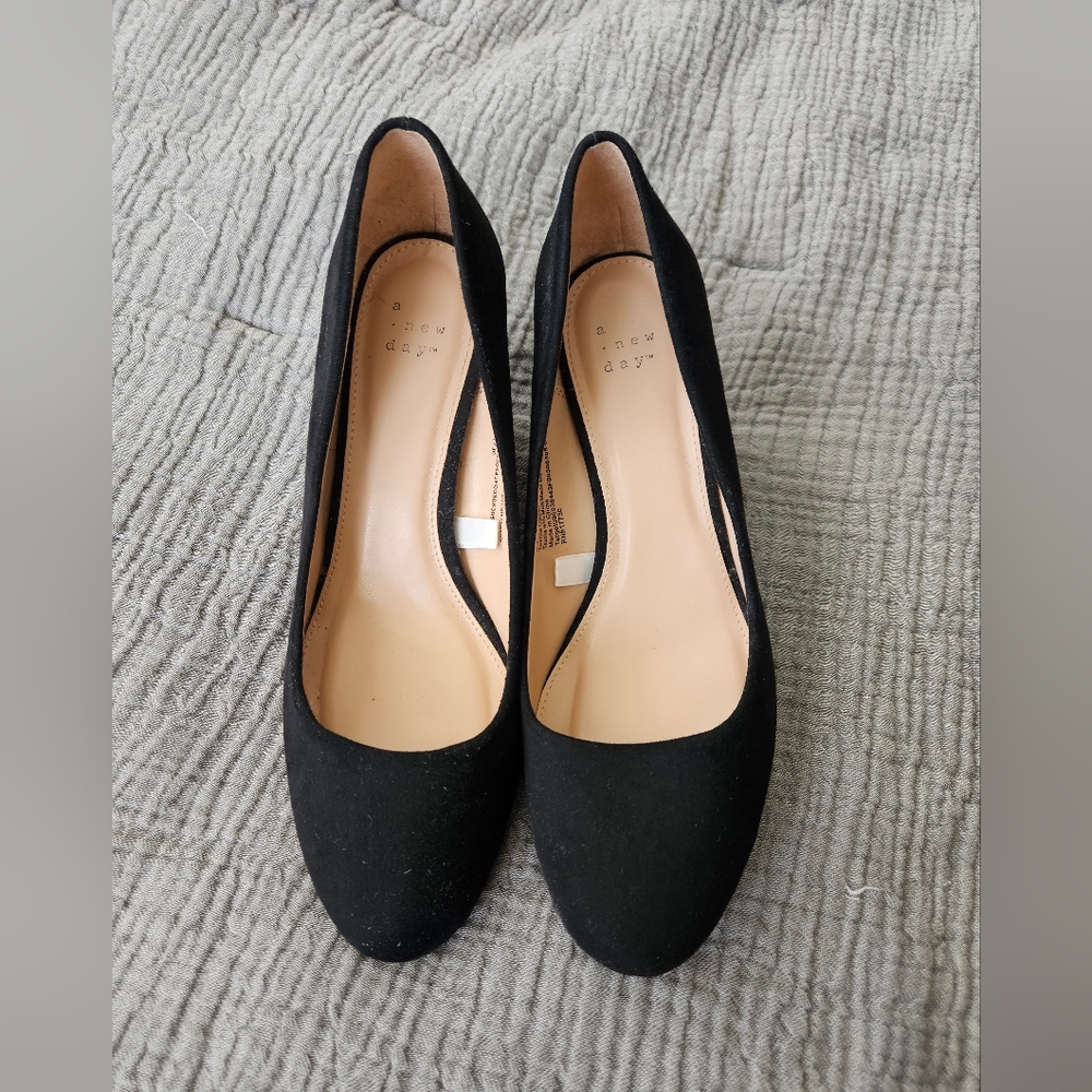 A New Day wedge pumps